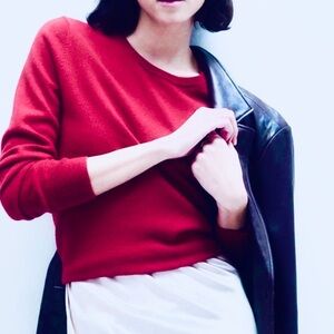 LORD & TAYLOR - Raspberry Colour 100% Cashmere Knit Sweater